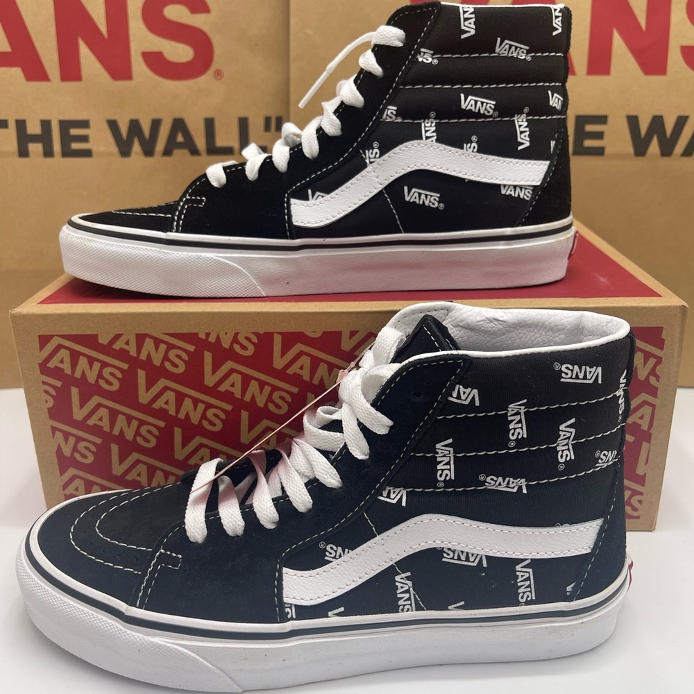Vans WMNS Sk8-Hi (Vans) Black/True White Sneakers
VN0A32QGQW7
